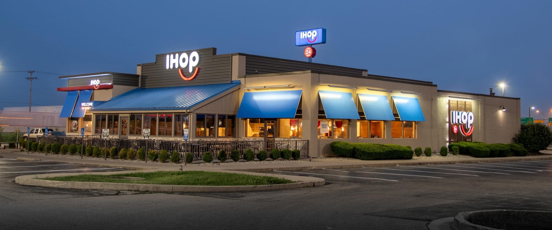 Exterior image of an IHOP building lit up at night